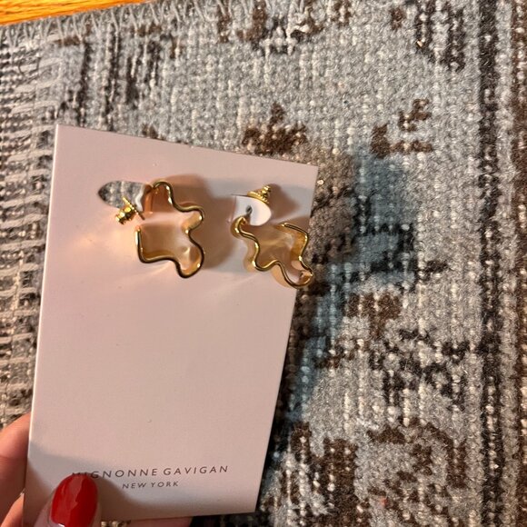 NWT Mignonne Gavigan Gold Colored Earrings - Picture 1 of 4